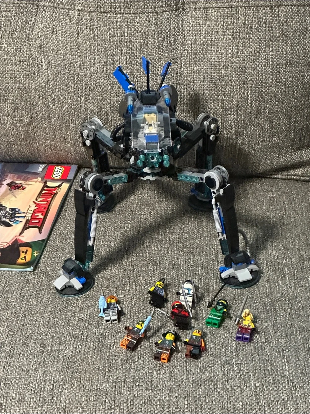 Lego Ninjago Blue and Black Spider Mech with Multiple Minifigures